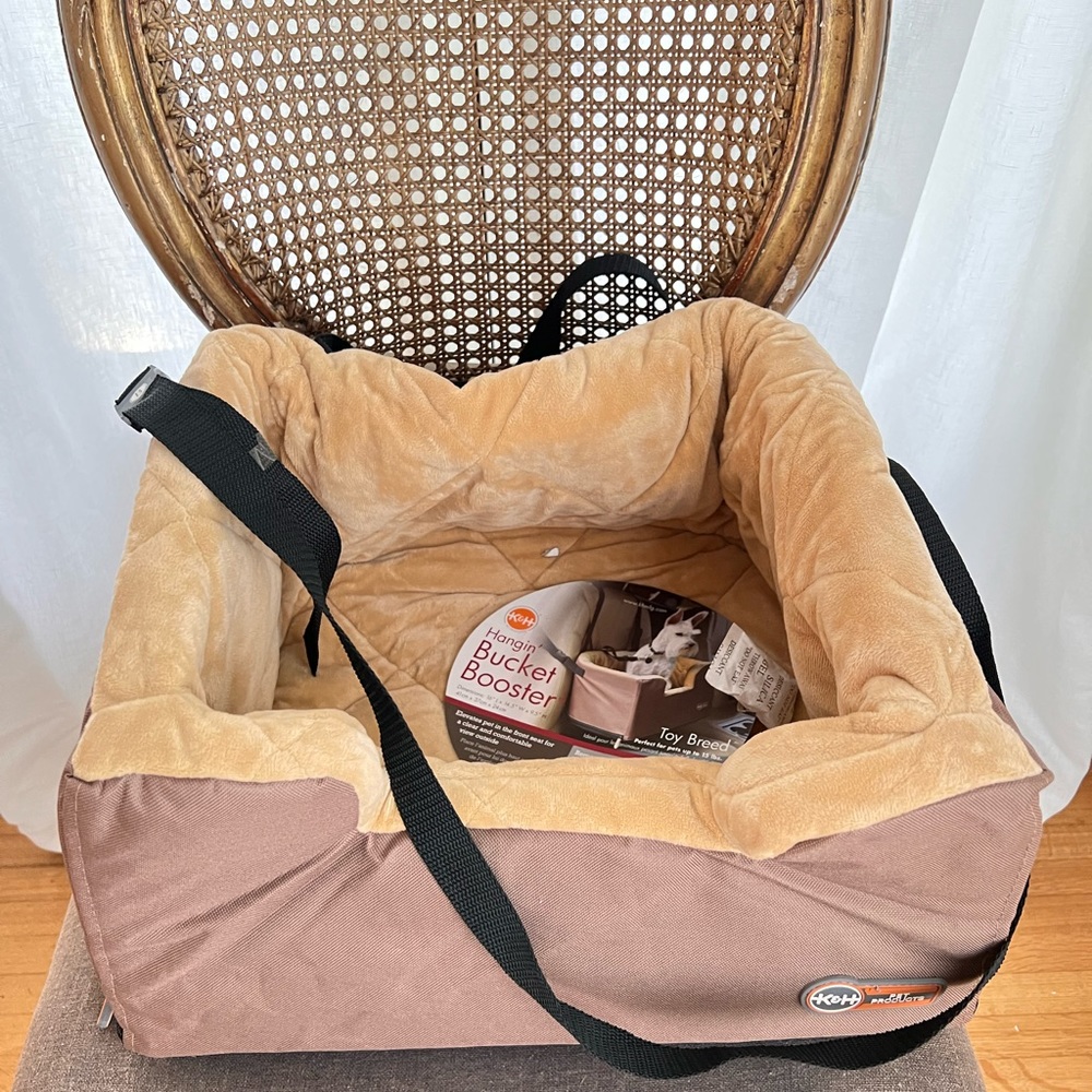 BNWT Car Bed for Dog - Toy Breed Hanging Bucket Booster